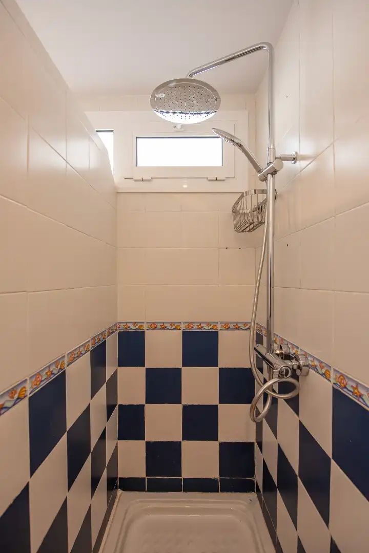 Badezimmer von Wohnung zum Verkauf in Castell d'Aro, Platja d'Aro i s'Agaró mit Klimaanlage, Heizung und Terrasse