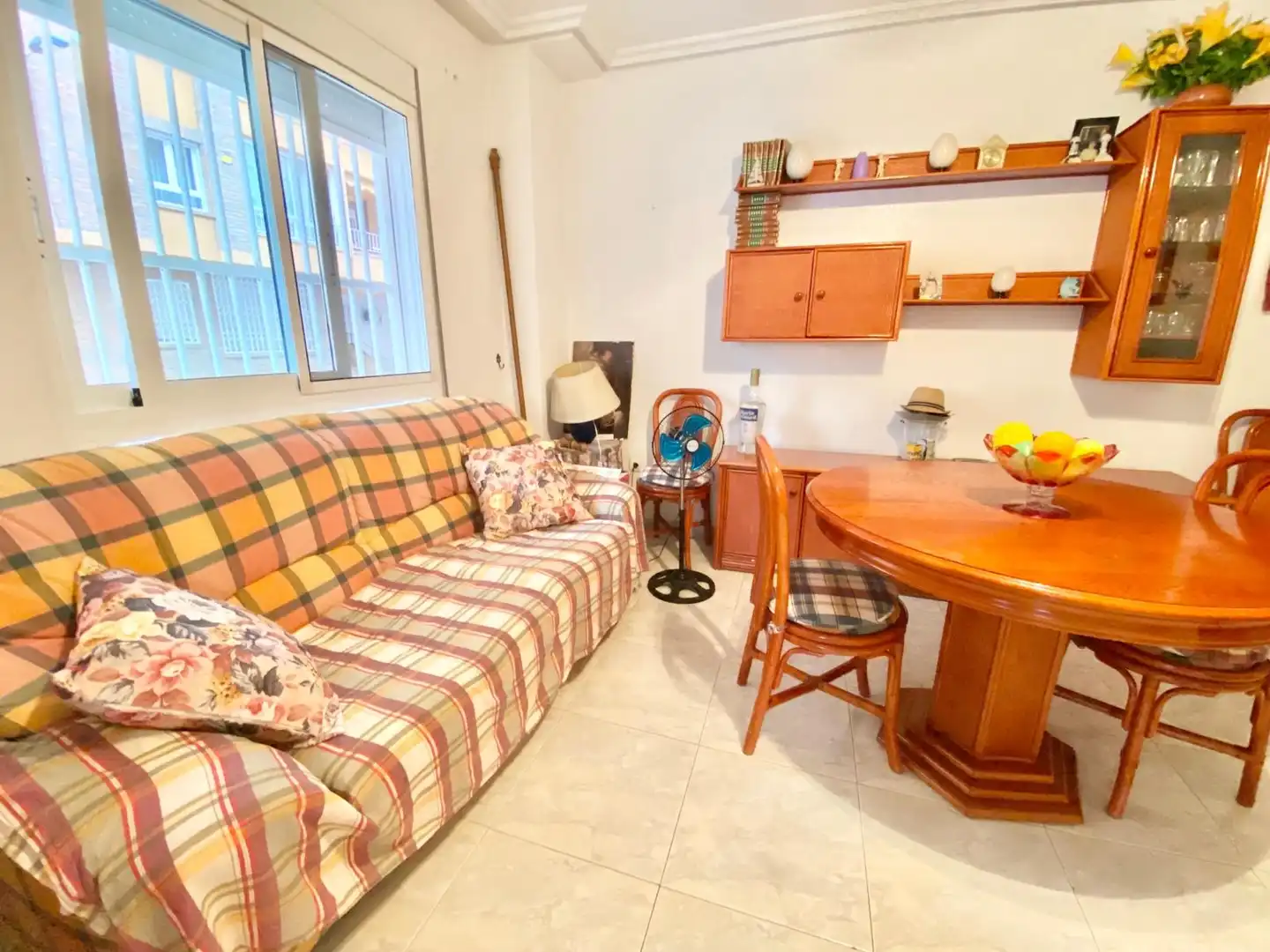 Sala d'estar de Planta baixa de lloguer en Torrevieja amb Calefacció, Moblat i Forn