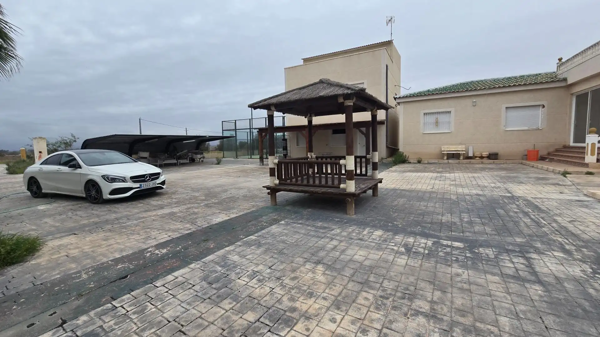 Vista exterior de Casa o xalet en venda en Elche / Elx amb Aire condicionat, Terrassa i Traster