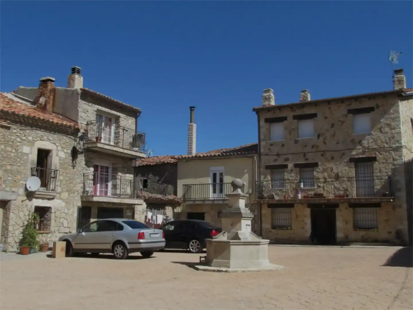 Vista exterior de Casa o xalet en venda en Torremocha del Campo amb Jardí privat