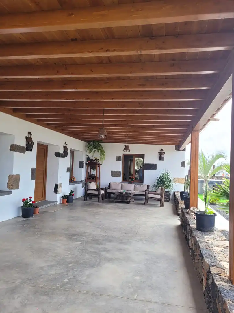 Casa rústica con jardín en venta en Tinajo, imagen 2