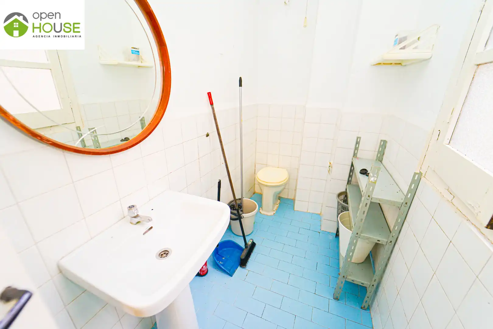 Bathroom of Flat for rent in Granada  with Furnished, Washing machine and Microwave