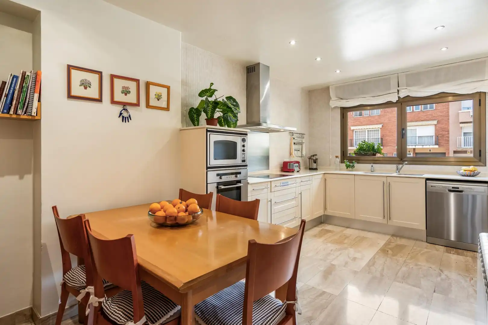 Küche von Einfamilien-Reihenhaus zum Verkauf in Granollers mit Heizung, Privatgarten und Terrasse