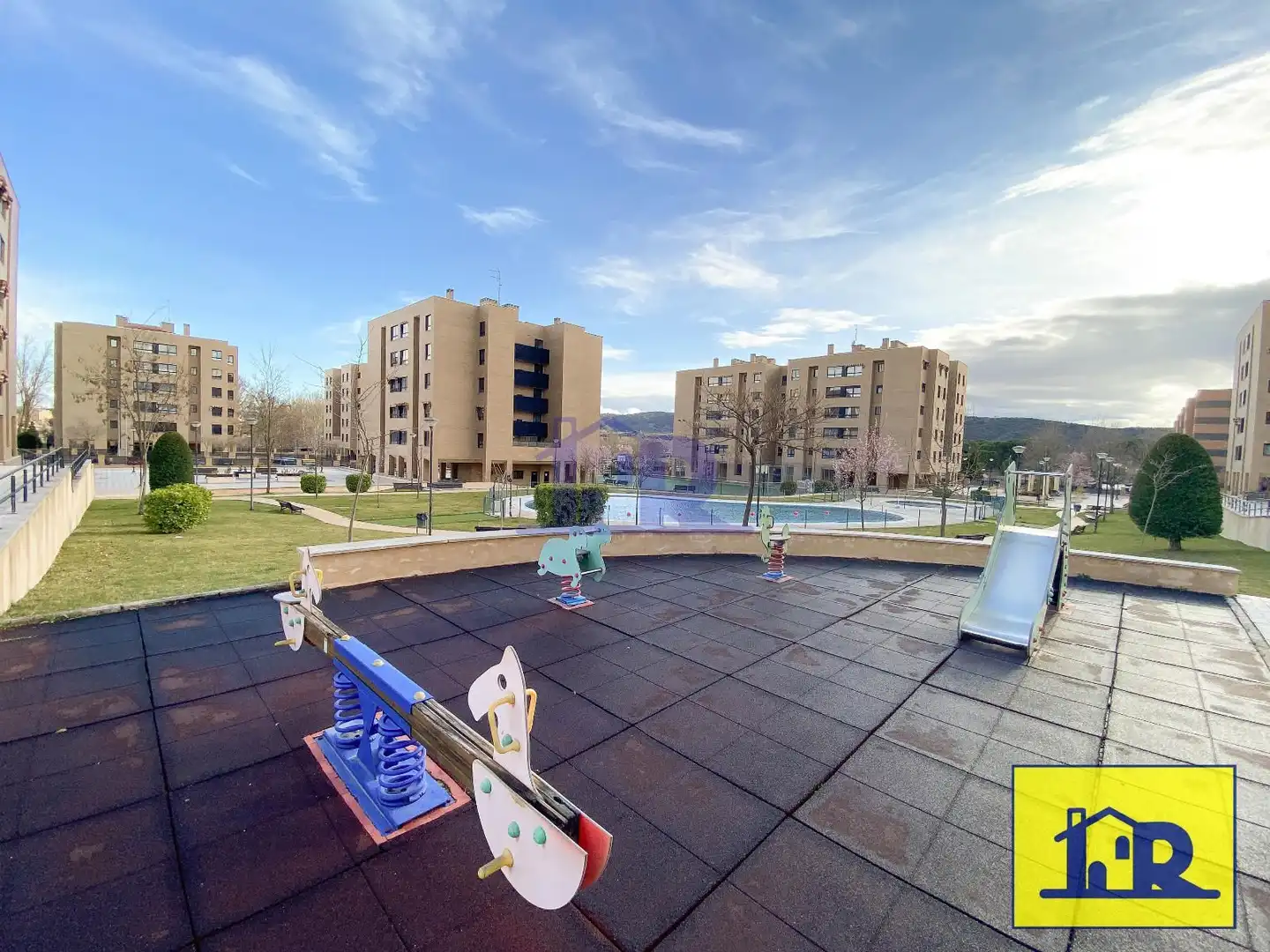 Piscina de Pis en venda en Cuenca amb Calefacció, Terrassa i Traster