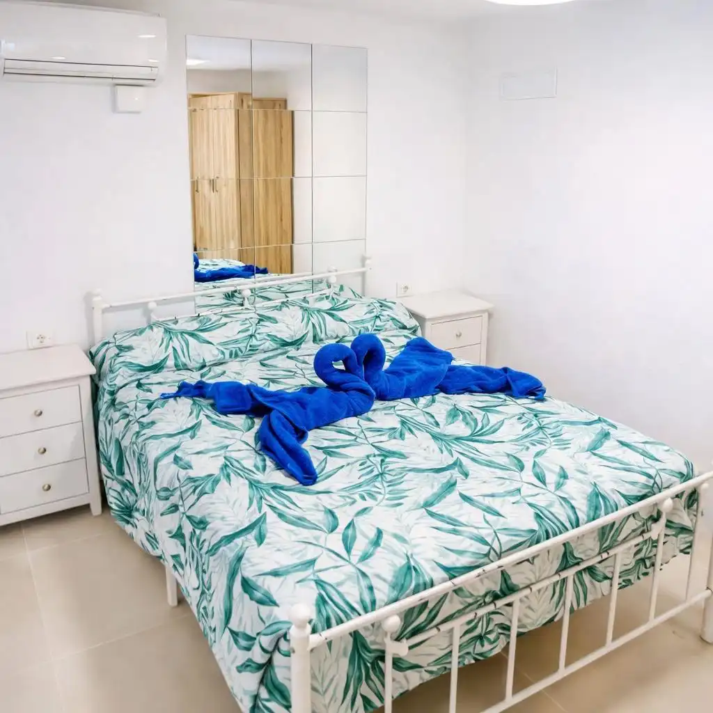 Schlafzimmer von Büro zum Verkauf in Adeje mit Klimaanlage und Möbliert