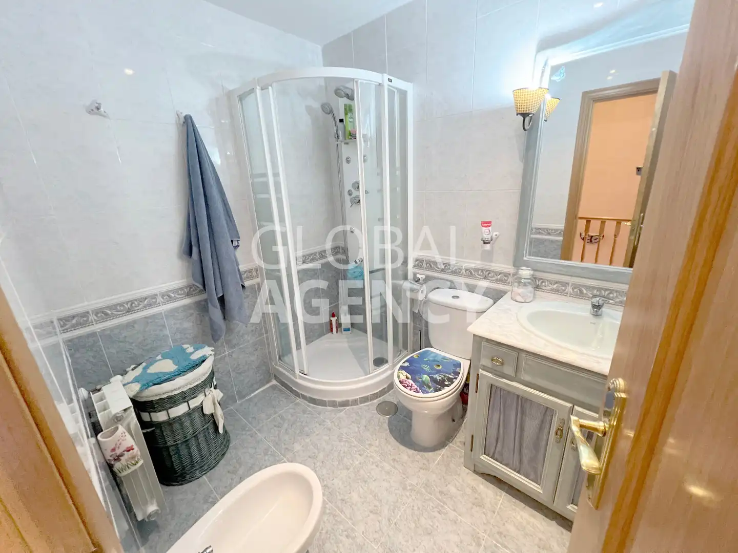 Baño de Casa adosada en venta en Torrejón del Rey con Calefacción, Jardín privado y Horno