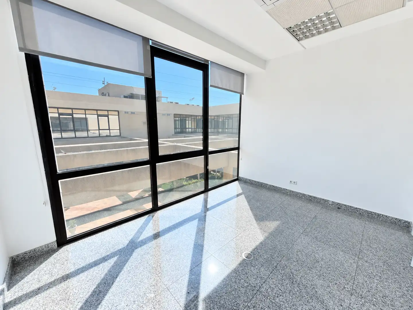Oficina amb ascensor de lloguer a Calle Dublín 1