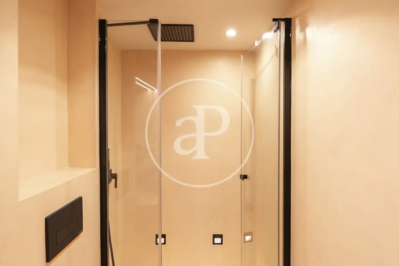 Badezimmer von Wohnung zum Verkauf in Barcelona mit Klimaanlage, Heizung und Terrasse