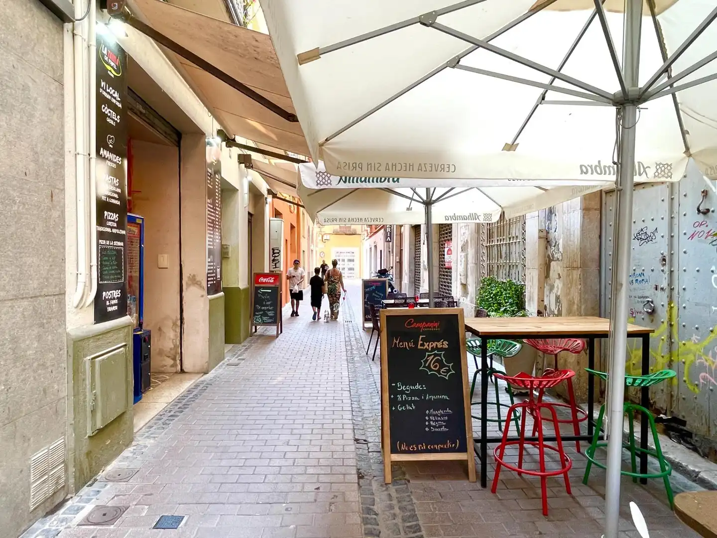 Vista exterior de Local de alquiler en Figueres con Aire acondicionado, Terraza y Amueblado