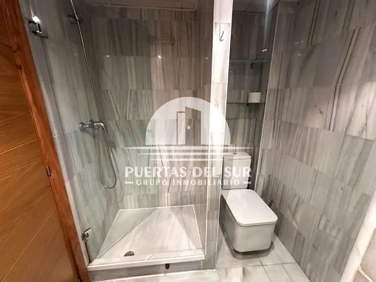 Bathroom of Ground floor for sale in Rota  with Air Conditioner