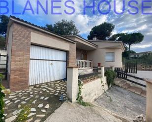 Vista exterior de Casa o xalet en venda en Maçanet de la Selva amb Jardí privat i Terrassa