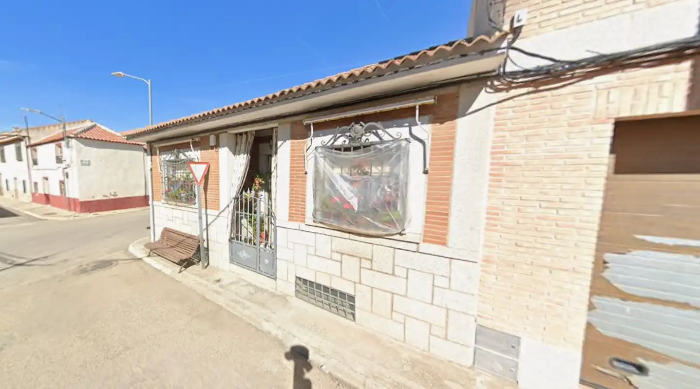 Vista exterior de Casa o xalet en venda en San Martín de Montalbán