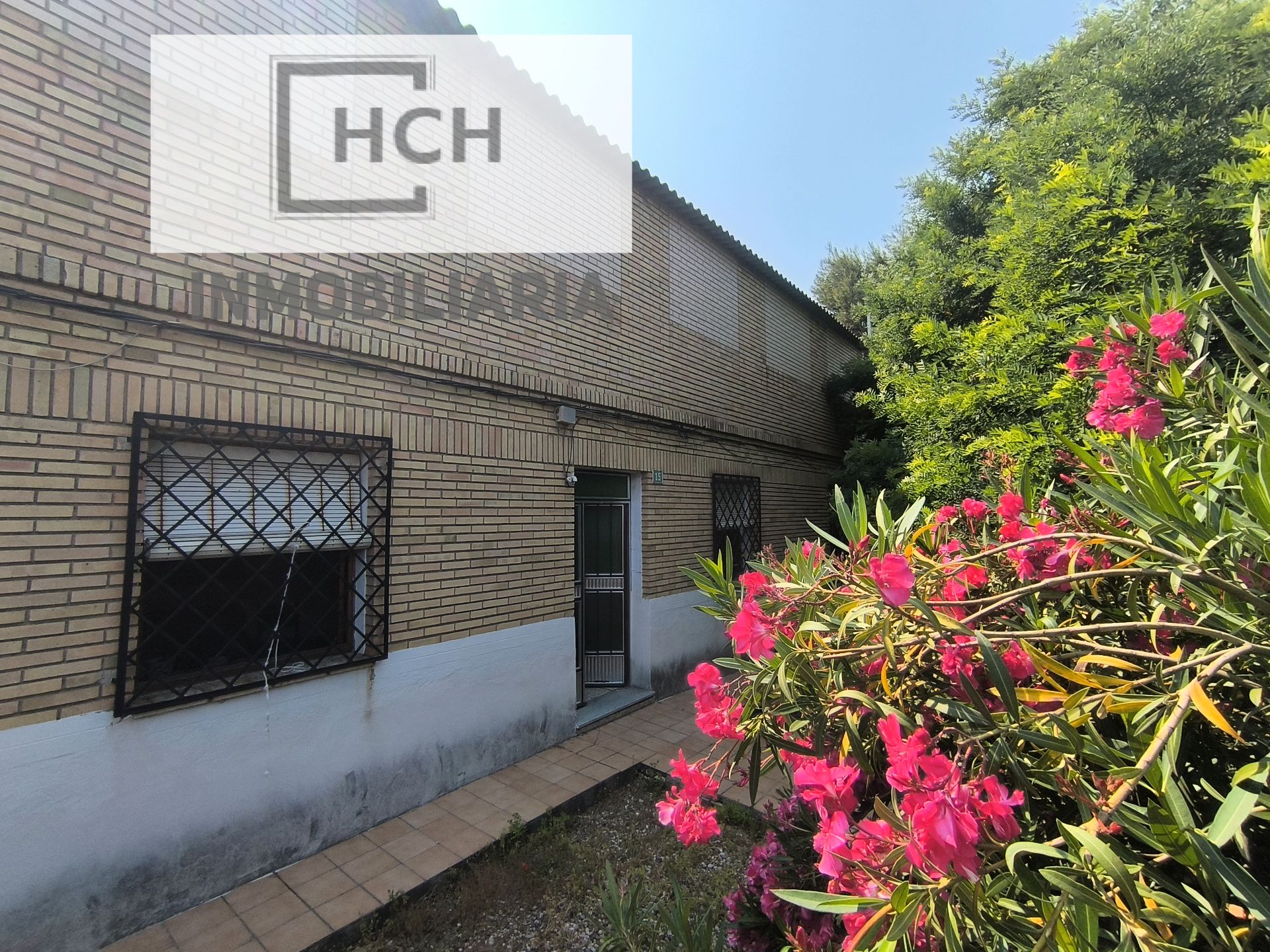 Vista exterior de Casa o xalet en venda en La Puebla de Montalbán amb Terrassa, Traster i Moblat