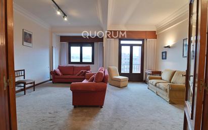 Living room of Flat for sale in Bilbao   with Heating, Terrace and Balcony