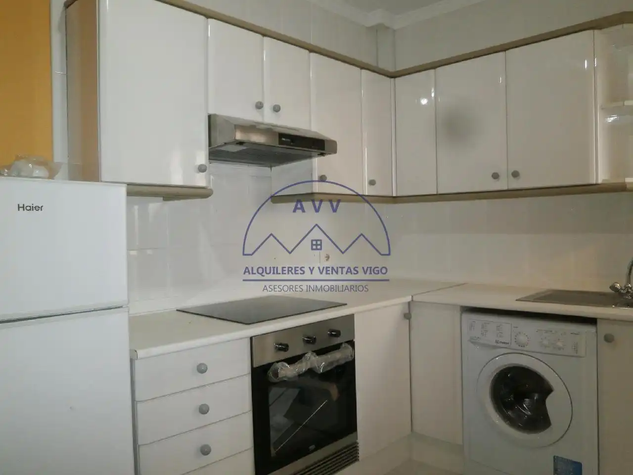 Kitchen of Flat for rent in Vigo   with Parquet flooring