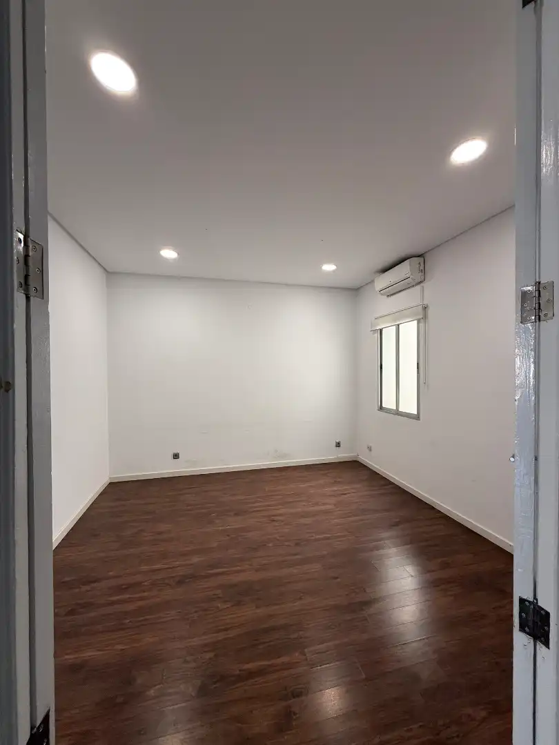 Büro zur Miete in Valencia mit Klimaanlage, Heizung und Balkon