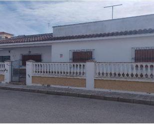 Vista exterior de Casa o xalet en venda en Chipiona amb Jardí privat, Terrassa i Traster