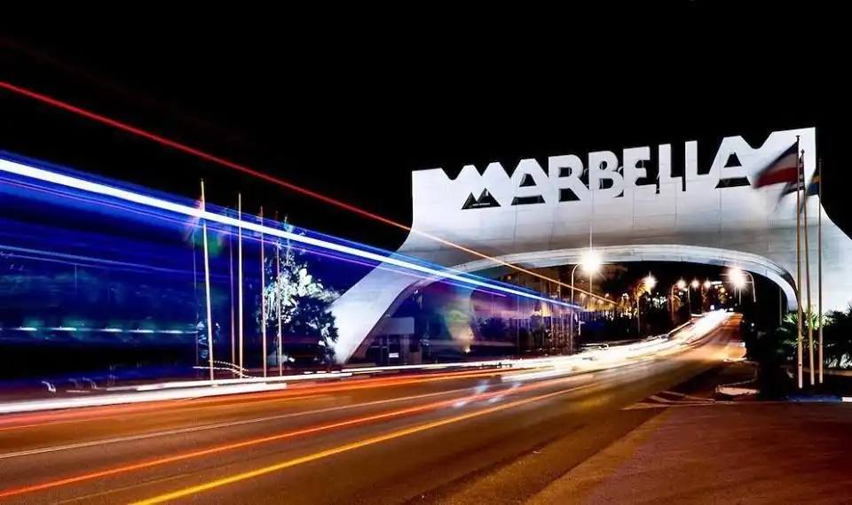 Außenansicht von Geschaftsraum zur Miete in Marbella mit Klimaanlage