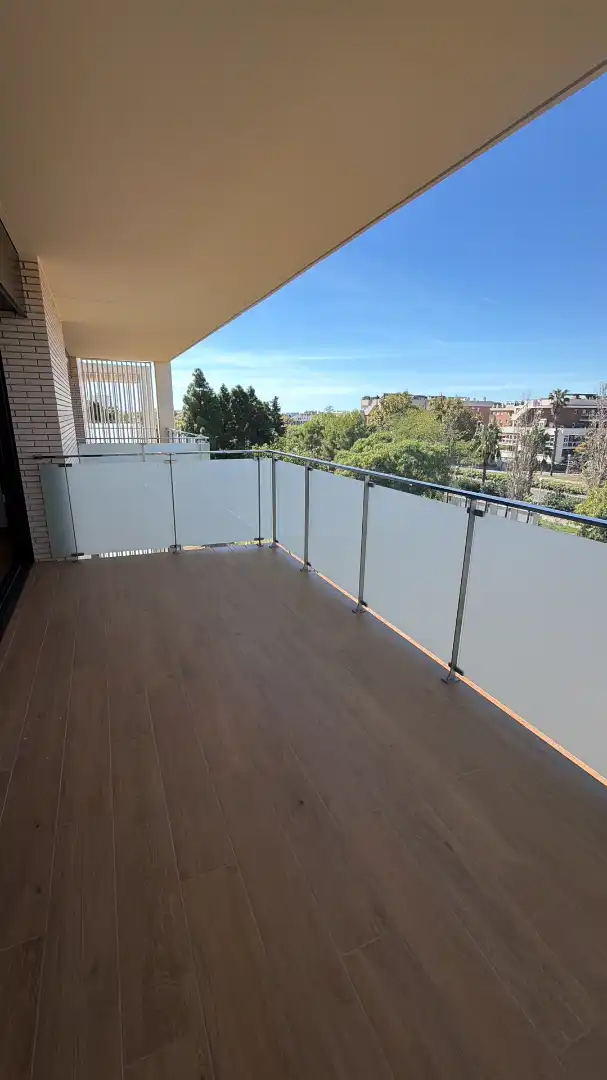 Piso con terraza en alquiler en Avinguda de Salvador Vilaseca, imagen 2
