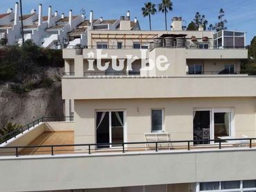 Ático con piscina en venta en Monte Paraiso