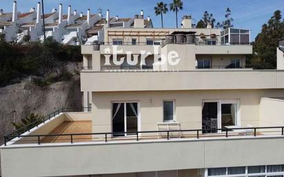 Vista exterior de Àtic en venda en Mijas amb Terrassa i Piscina