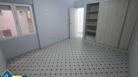 Apartamento reformado con terraza en Alicante, provincia de Alicante. 3 habitaciones | 111 m² | 1 kilómetro al mar, imatge 2