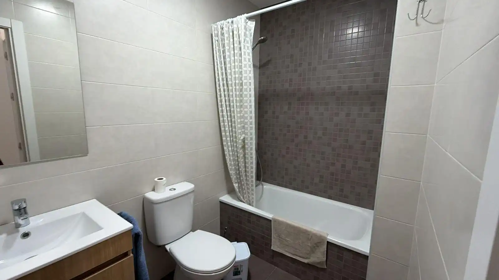 Baño de Piso en venta en Elche / Elx con Aire acondicionado, Terraza y Amueblado