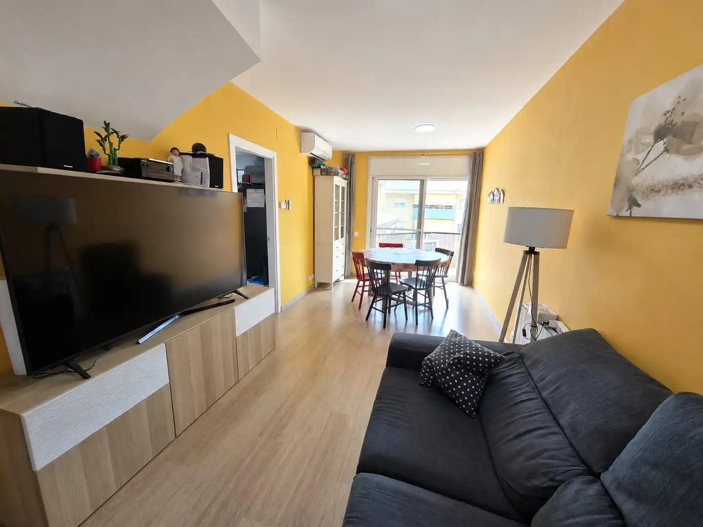 Sala de estar de Piso en venta en Molins de Rei con Aire acondicionado, Calefacción y Parquet