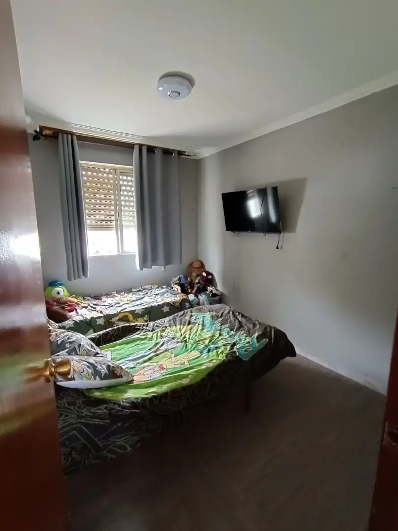 Habitación de Casa adosada en venta en Mairena del Aljarafe con Aire acondicionado, Calefacción y Jardín privado