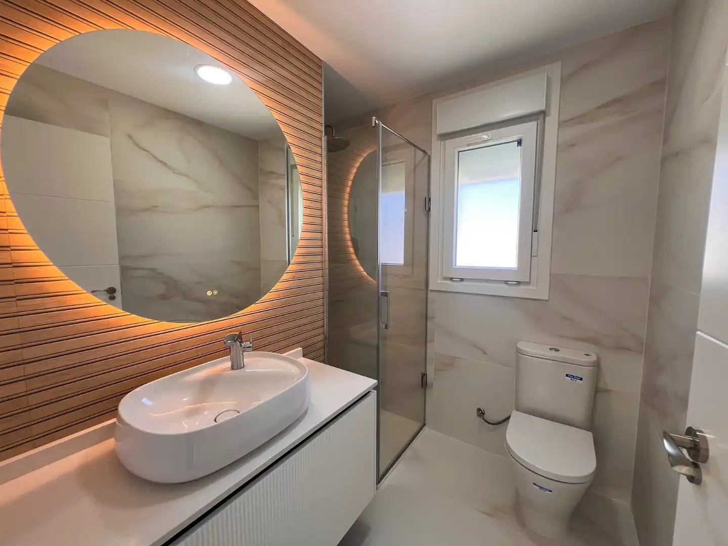 Badezimmer von Haus oder Chalet zum Verkauf in Torrevieja mit Klimaanlage, Heizung und Privatgarten