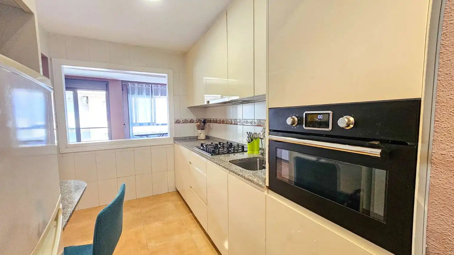 Cocina de Apartamento en venta en Torrevieja con Aire acondicionado, Calefacción y Terraza