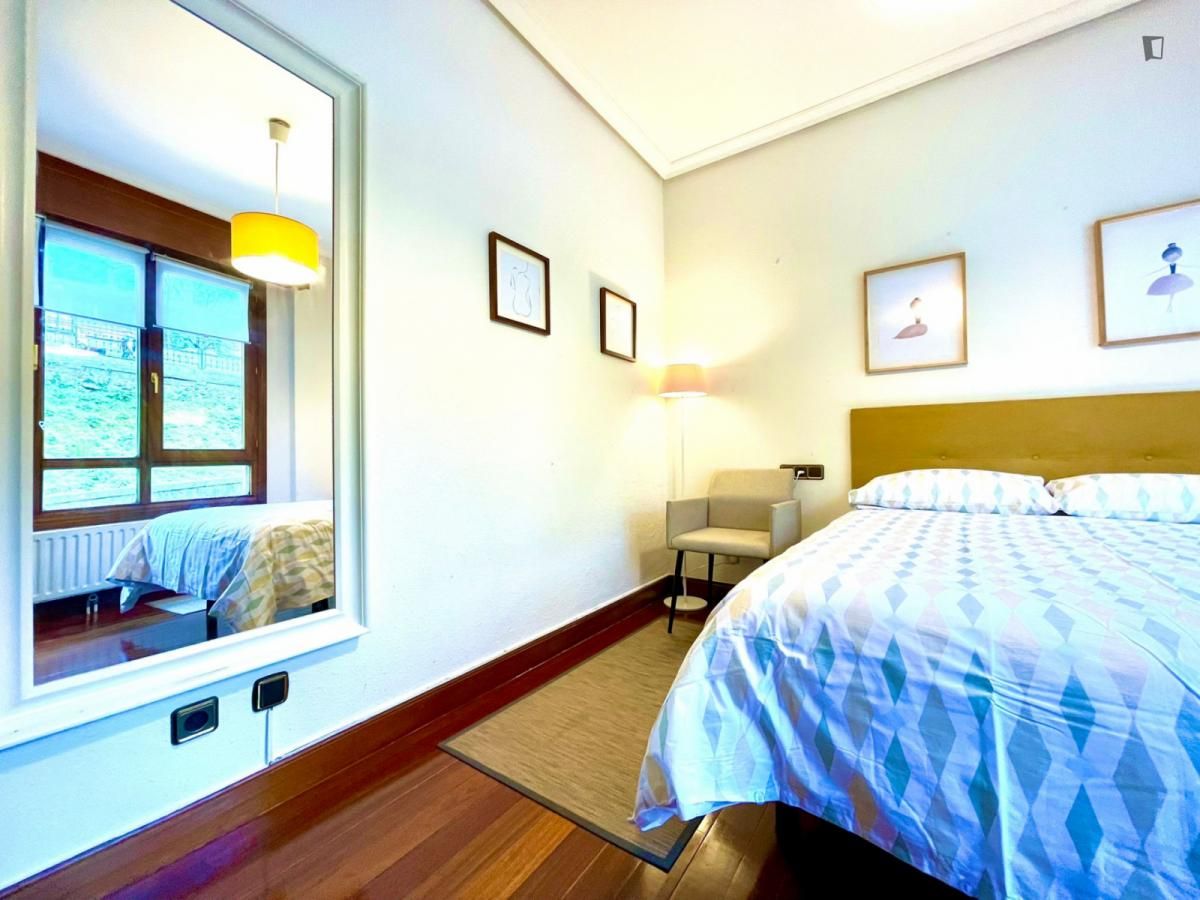 Dormitori de Apartament per a compartir en Bilbao  amb Calefacció, Moblat i Forn