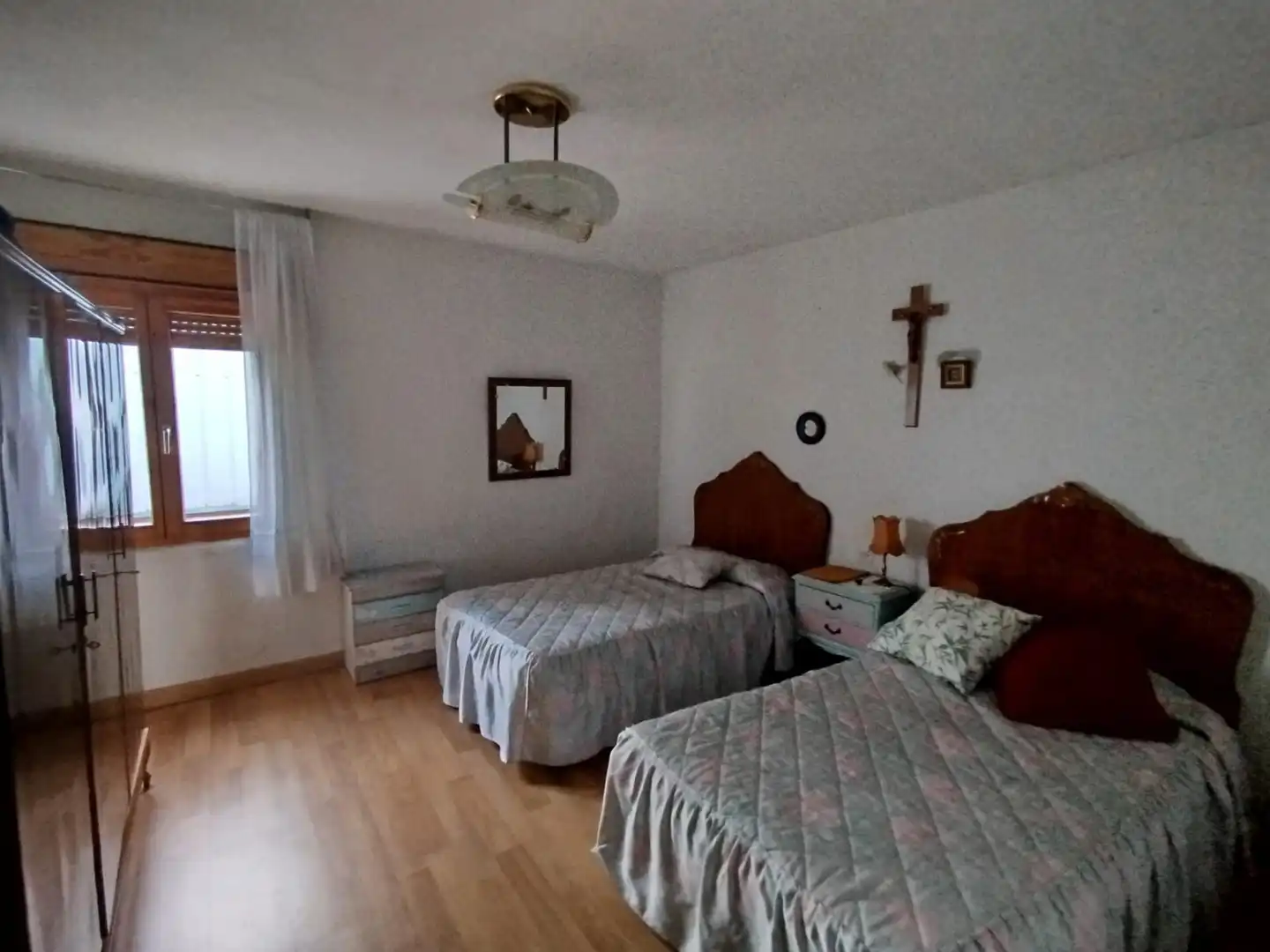 Dormitori de Casa o xalet en venda en Onzonilla amb Calefacció, Jardí privat i Parquet