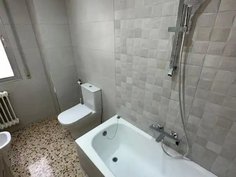 Bathroom of Flat for rent in  Logroño
