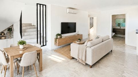 A sólo 300 metros de la playa, este flamante dúplex listo para entrar a vivir se encuentra en la cuarta planta de un moderno edifi, imatge 2