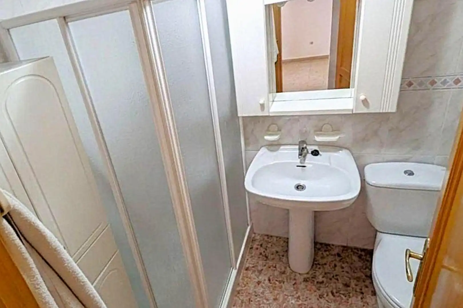 Baño de Apartamento en venta en Torrevieja con Aire acondicionado, Calefacción y Amueblado