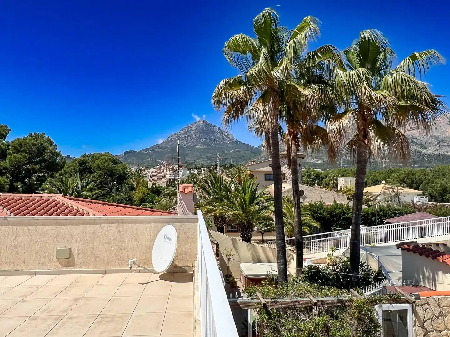 Vista exterior de Casa o chalet en venta en La Nucia con Aire acondicionado, Calefacción y Jardín privado