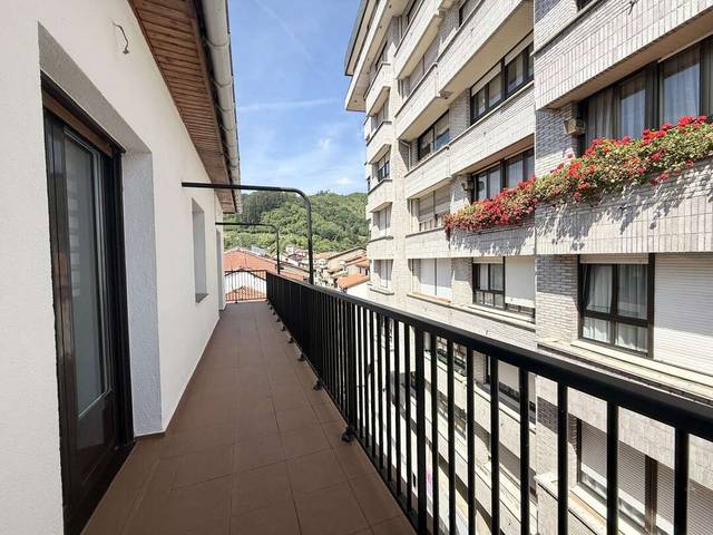 Piso en Venta en Pedro Migel Urruzuno Kalea en Elgoibar