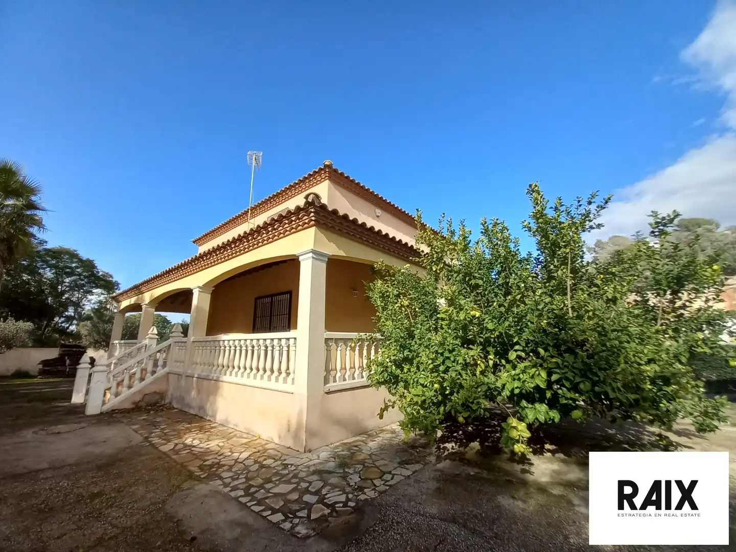 Vista exterior de Casa o xalet en venda en Alzira amb Calefacció, Piscina i Balcó