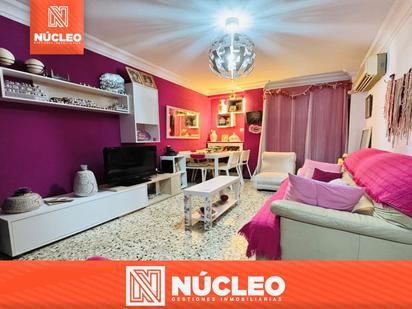 Living room of Flat for sale in  Zaragoza Capital  with Air Conditioner, Heating and Furnished