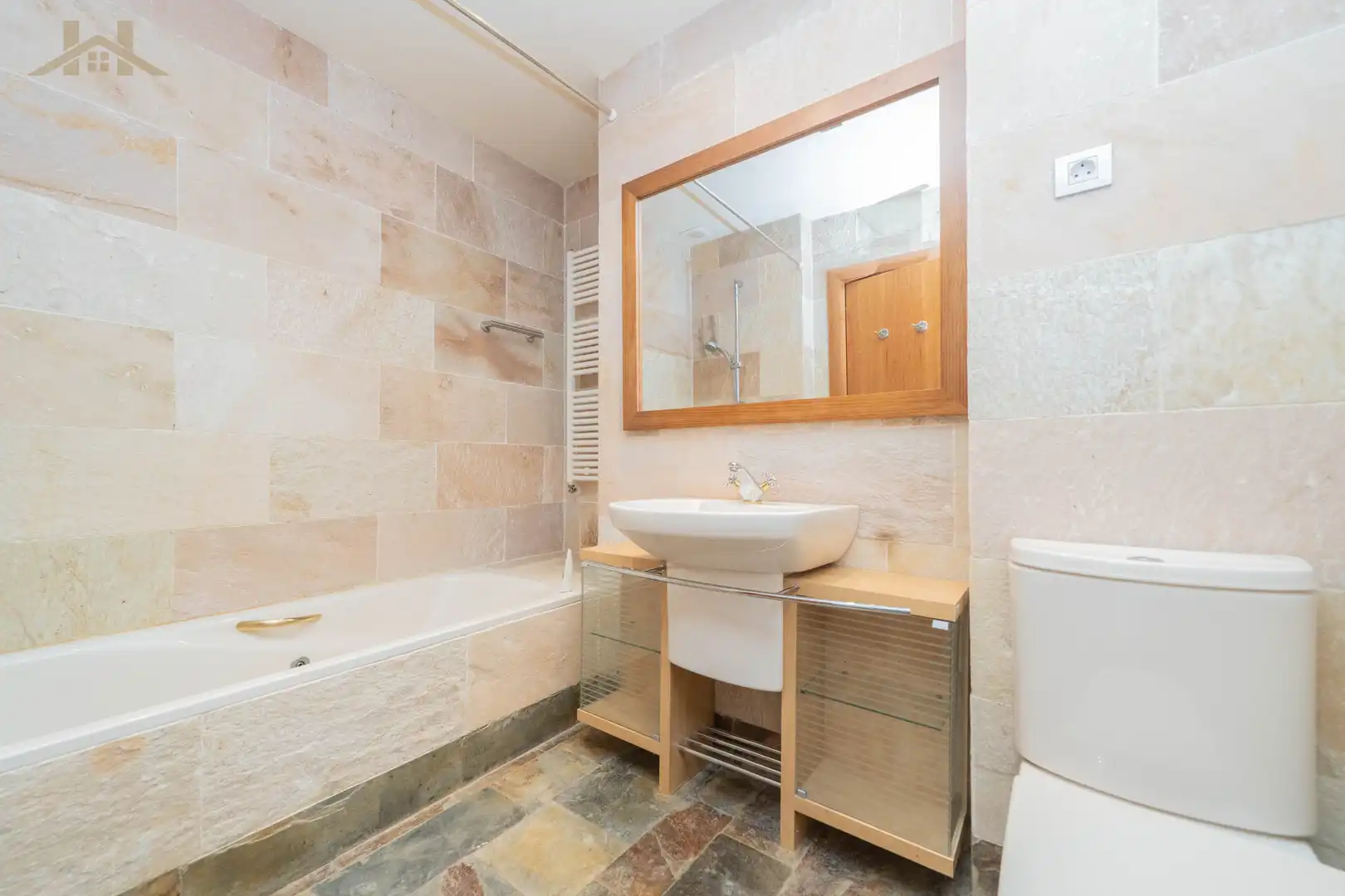 Badezimmer von Maisonette zum Verkauf in San Lorenzo de El Escorial mit Heizung, Terrasse und Abstellraum