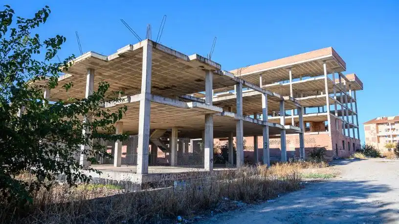 Vista exterior de Edificio en venta en Linares