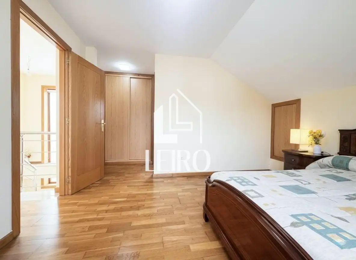 Habitación de Casa o chalet en venta en Vilagarcía de Arousa con Calefacción, Terraza y Trastero