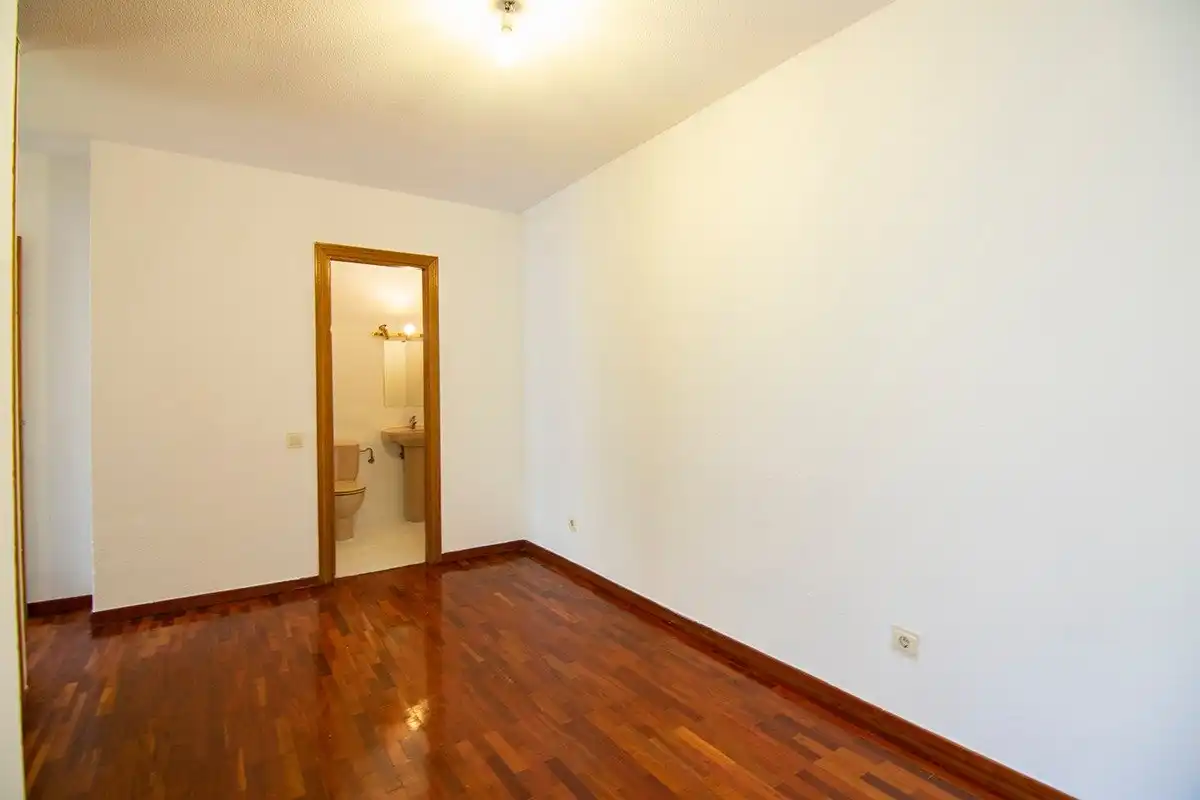 Bedroom of Flat for rent in Madrid  with Parquet flooring
