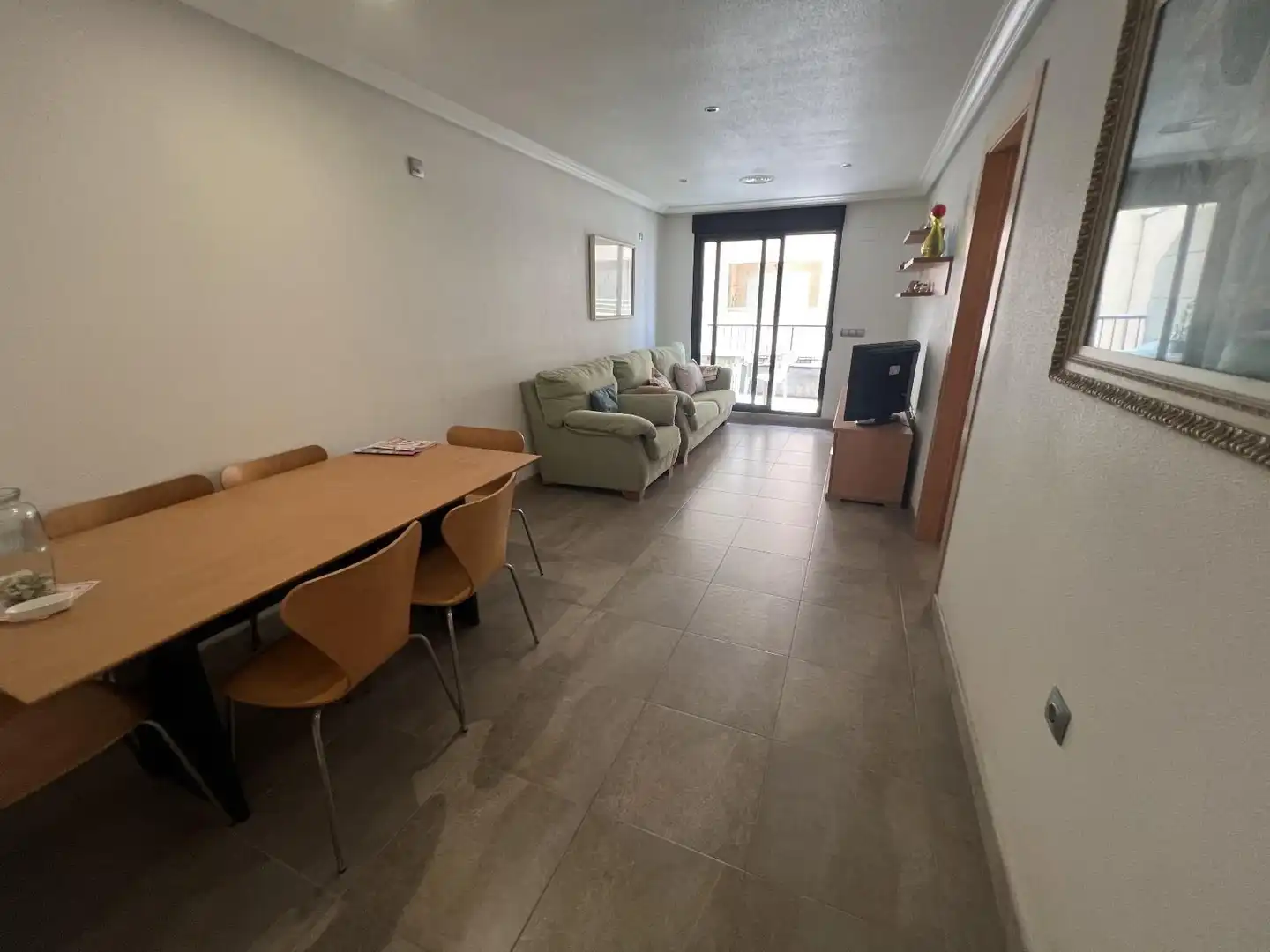 Sala d'estar de Apartament en venda en Torrevieja amb Aire condicionat, Terrassa i Moblat