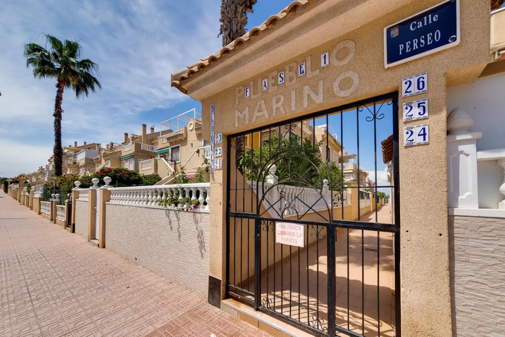 Vista exterior de Casa o chalet en venta en Torrevieja con Terraza