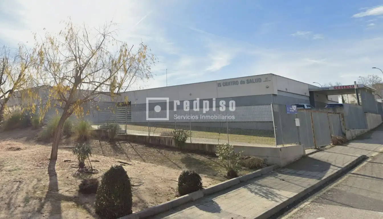 Vista exterior de Casa o xalet en venda en Camarena amb Aire condicionat, Calefacció i Terrassa