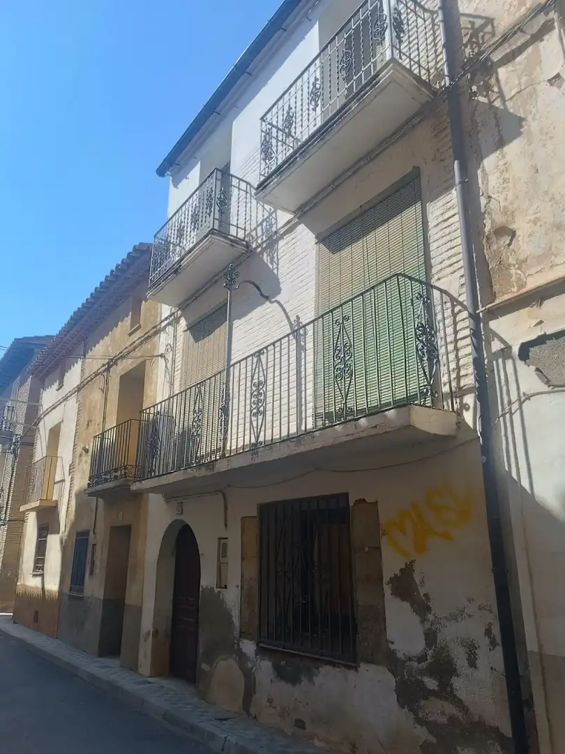 Außenansicht von Country house zum Verkauf in Alcolea de Cinca mit Terrasse, Abstellraum und Balkon