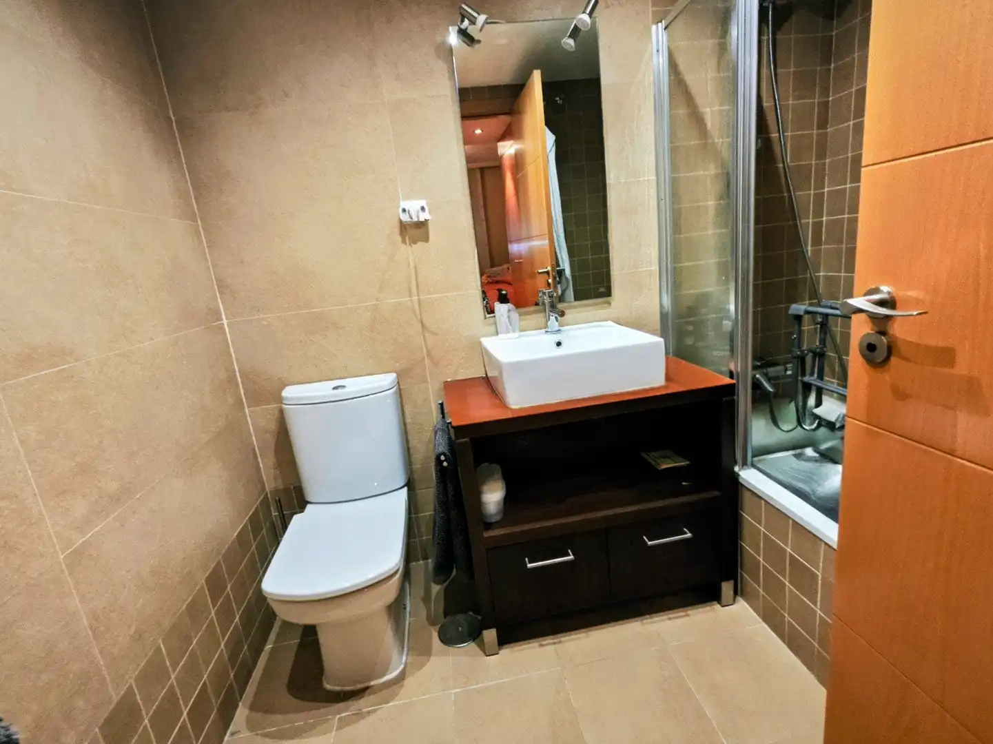 Baño de Piso en venta en Madrid con Aire acondicionado, Calefacción y Jardín privado