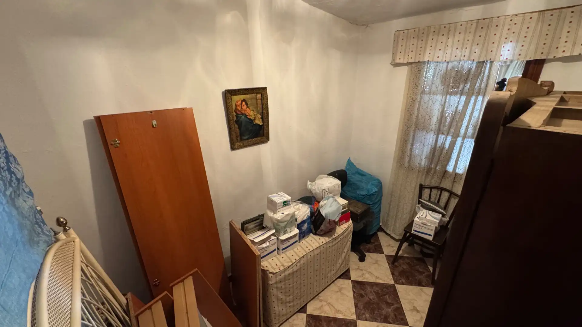 Houses for sale in Brenes  with Air Conditioner, Private garden and Furnished